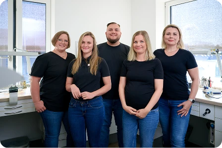 Team der Fachpraxis für Kieferorthopädie Eckernförde im zahntechnischen Labor